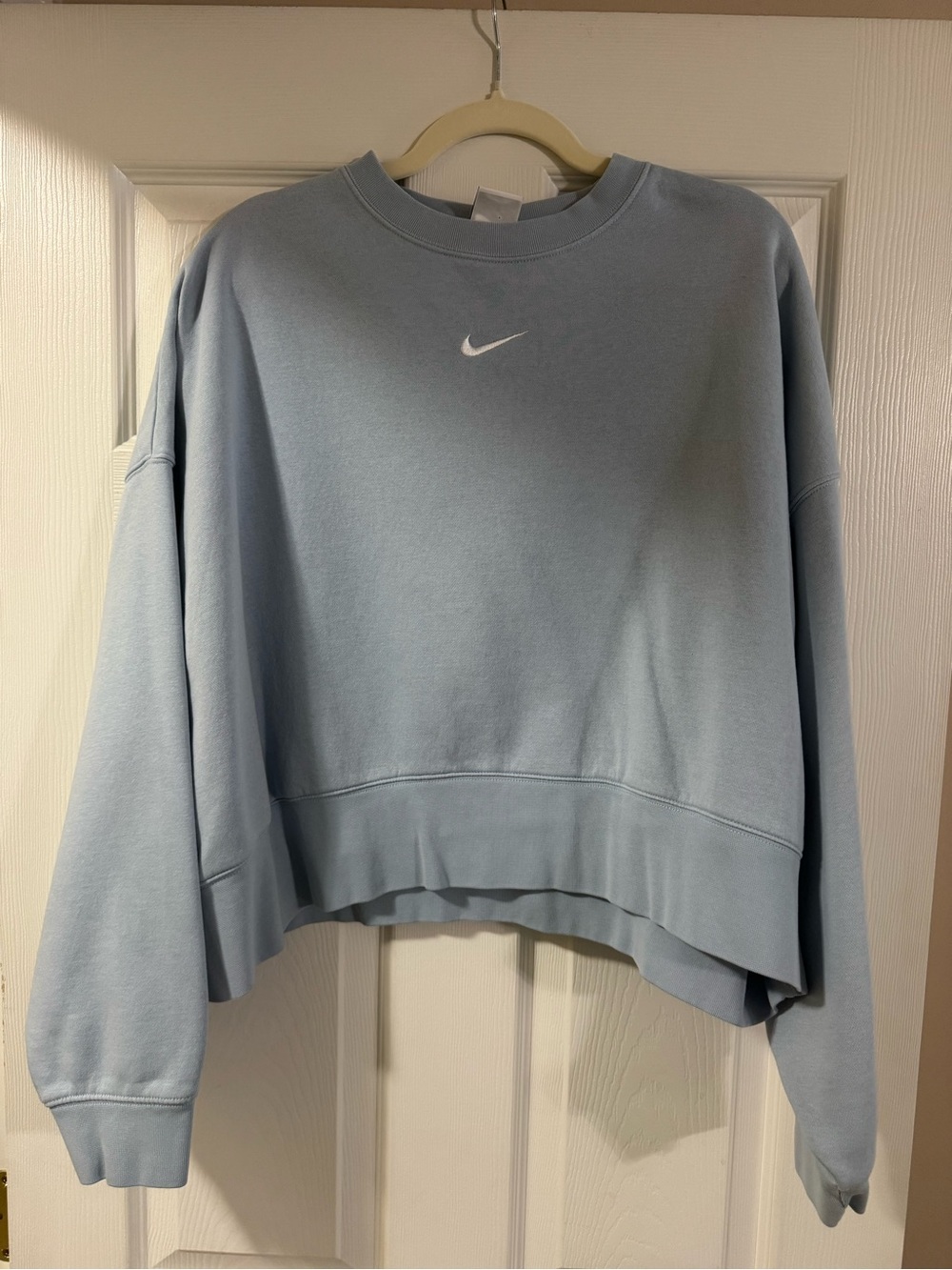 Nike Women's Sky Blue Cropped Crewneck Sweatshirt